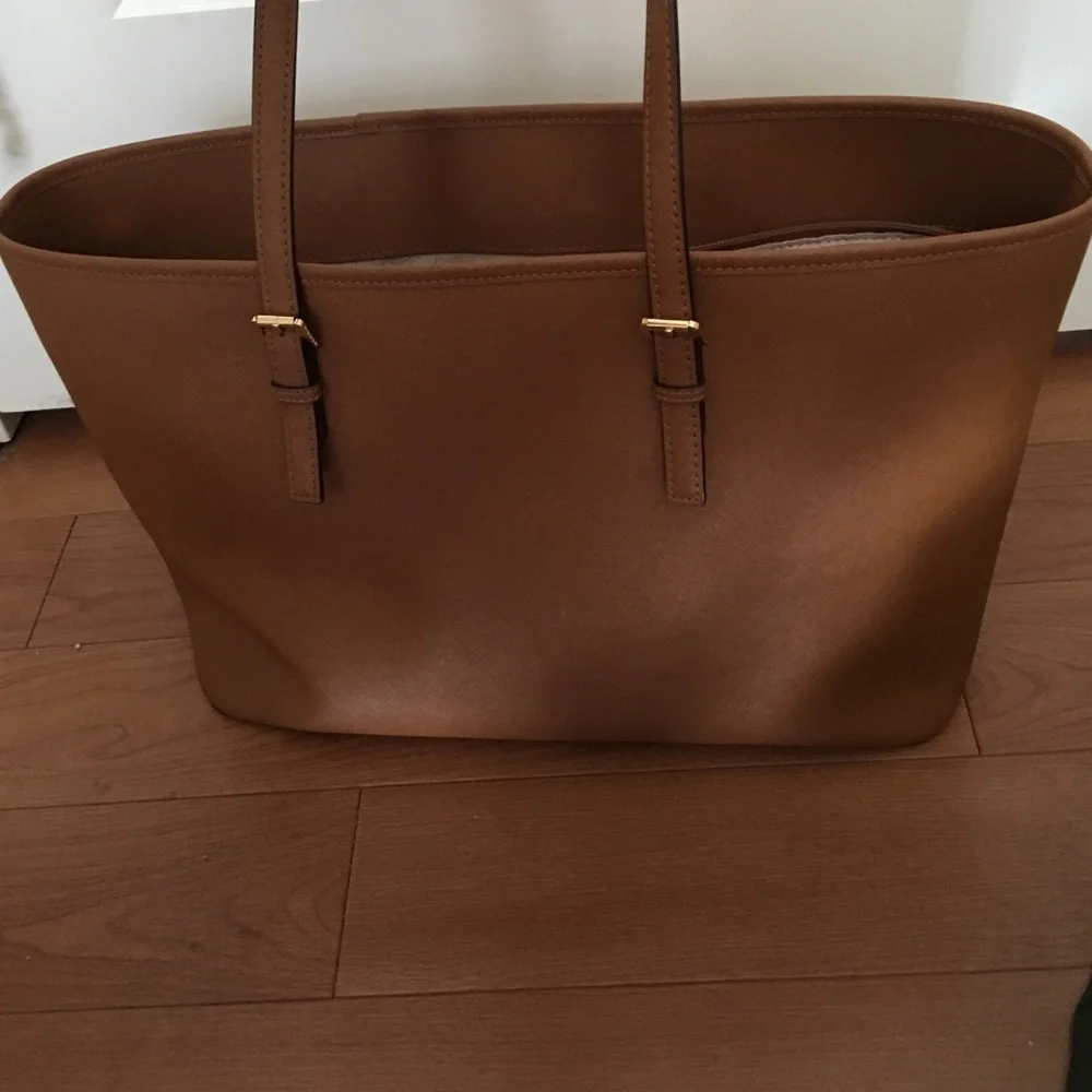 Michael Kors Jet Setter Tote - Picture 2 of 3